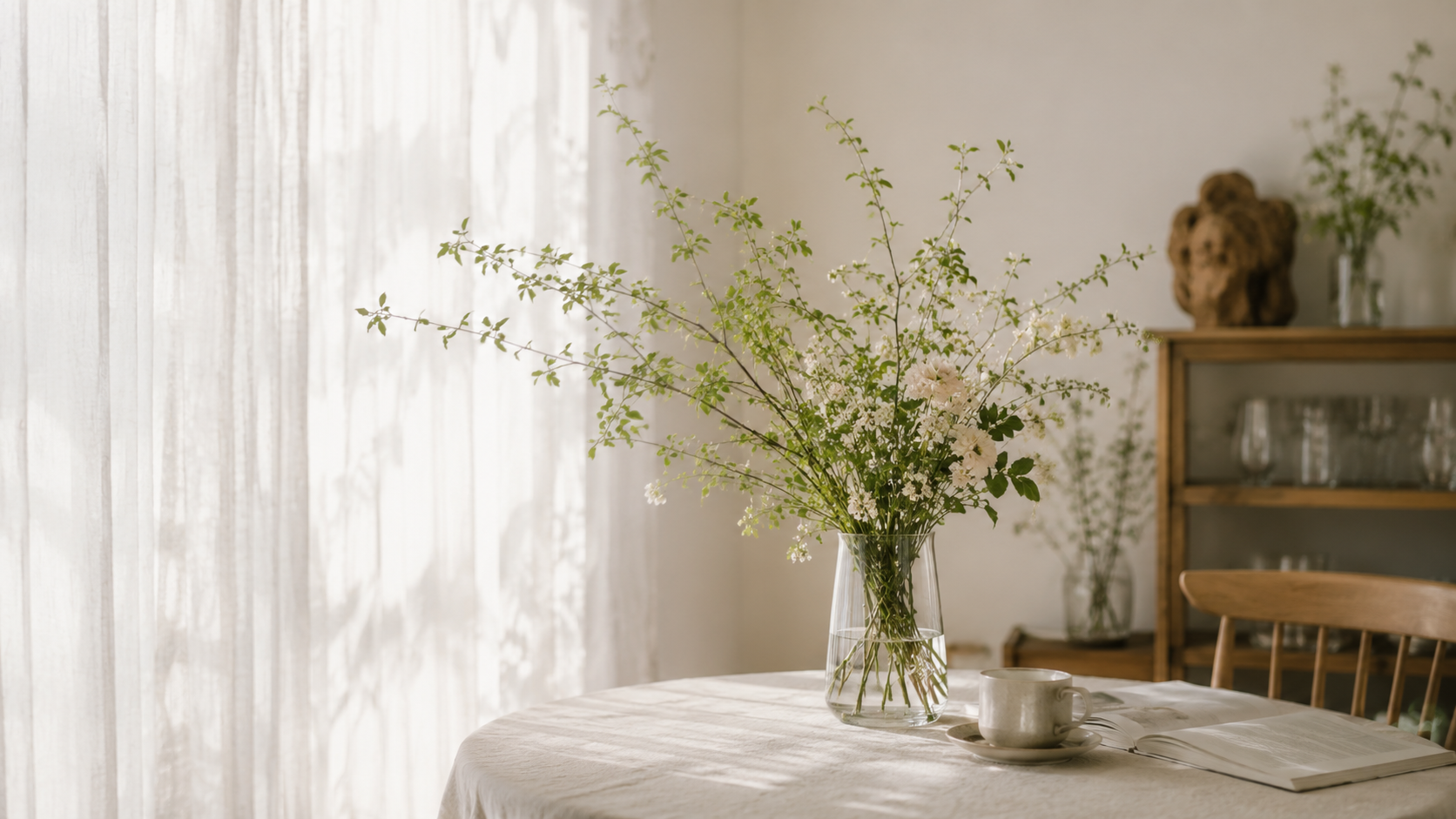 アトリエの花のある景色